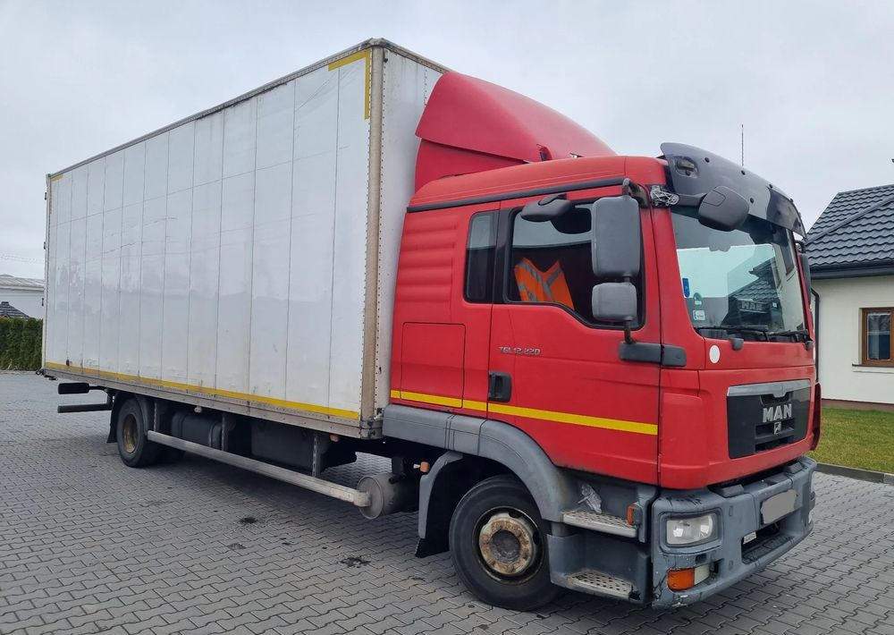 MAN TGL 12 220 - Box truck: picture 2 MAN TGL 12 220 - Box truck: picture 2