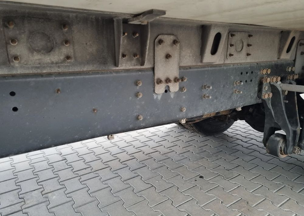 Refrigerator truck Scania P400: picture 8