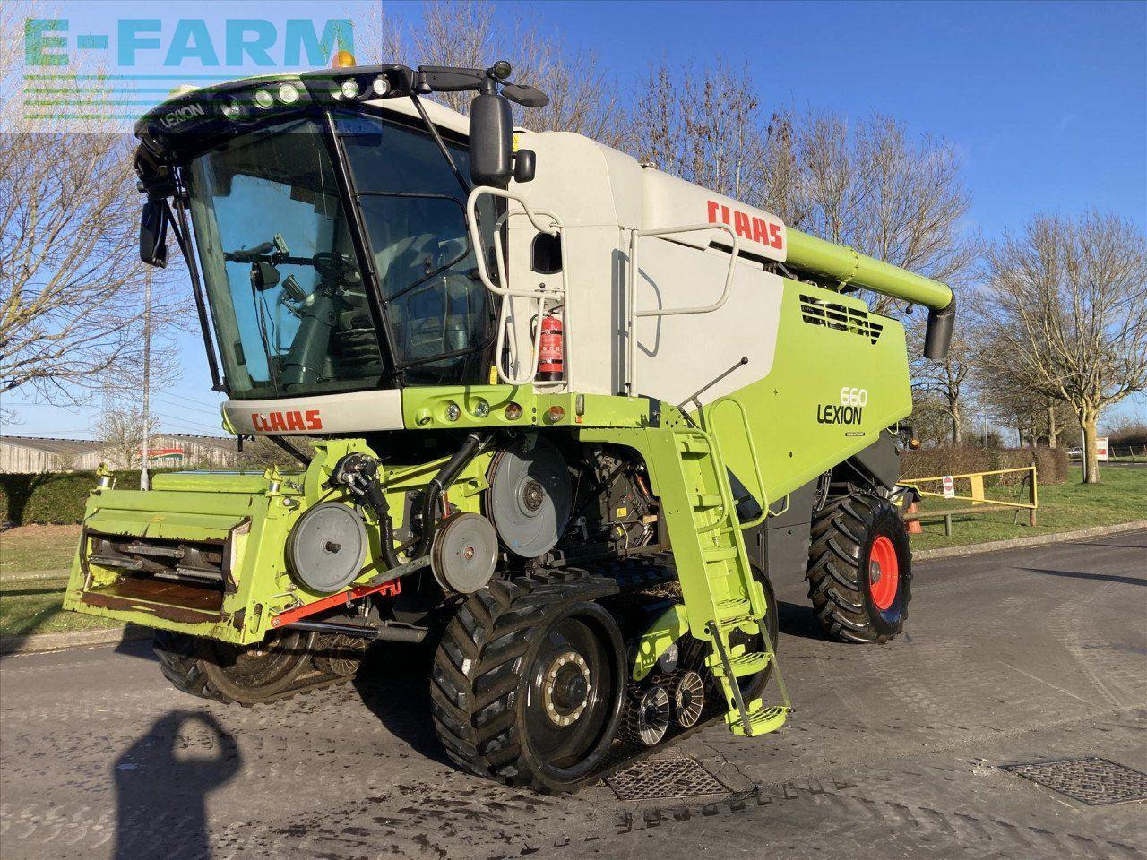CLAAS LEXION 660TT WITH V770 CUTTERBAR - Combine harvester: picture 1 CLAAS LEXION 660TT WITH V770 CUTTERBAR - Combine harvester: picture 1