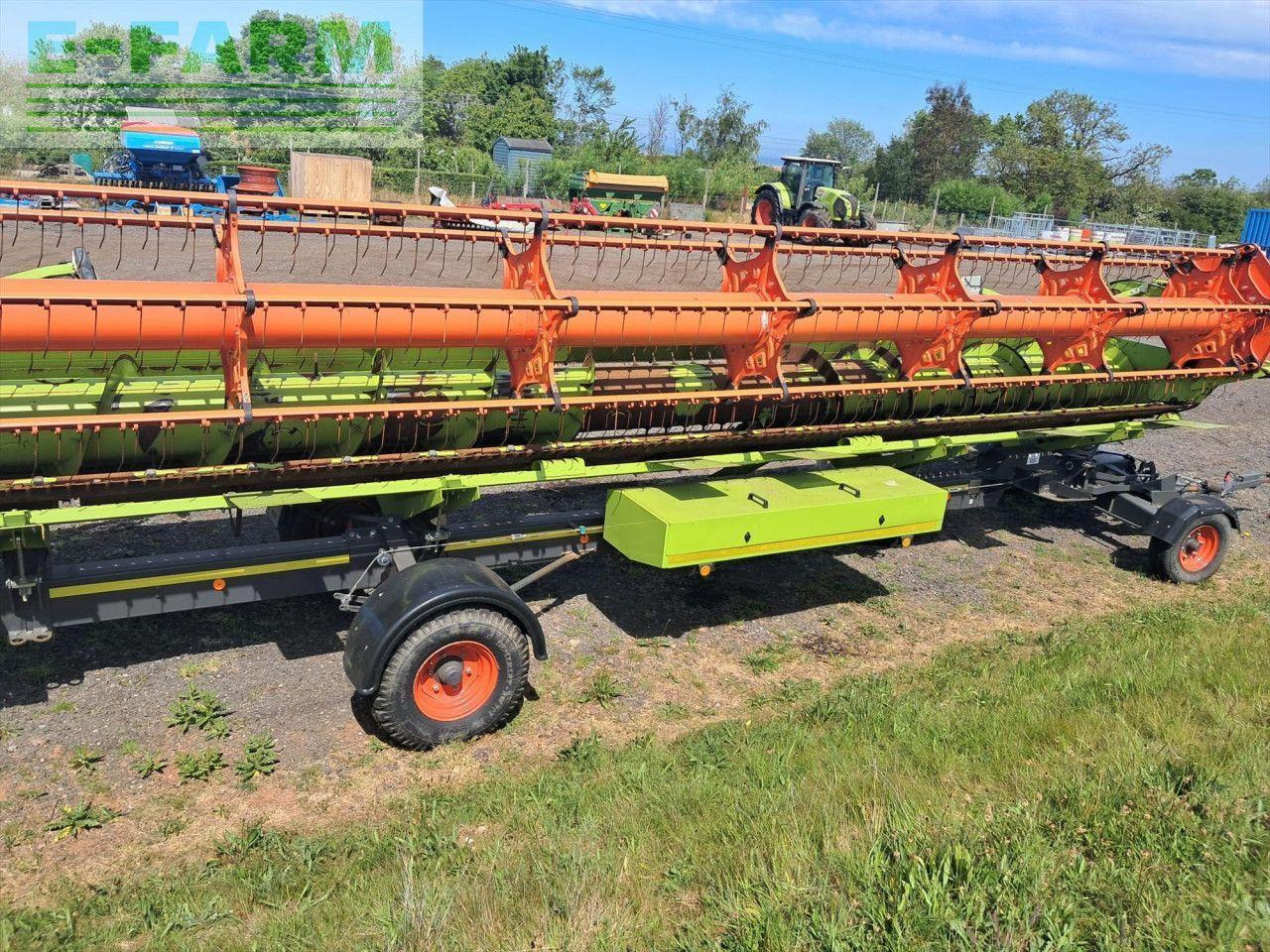 CLAAS LEXION 670TT - Combine harvester: picture 2 CLAAS LEXION 670TT - Combine harvester: picture 2
