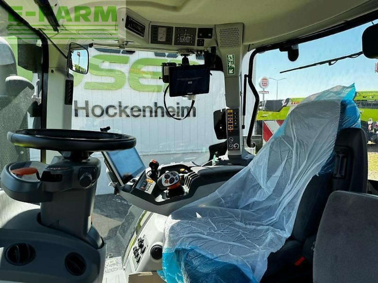 Farm tractor CLAAS axion 870: picture 10