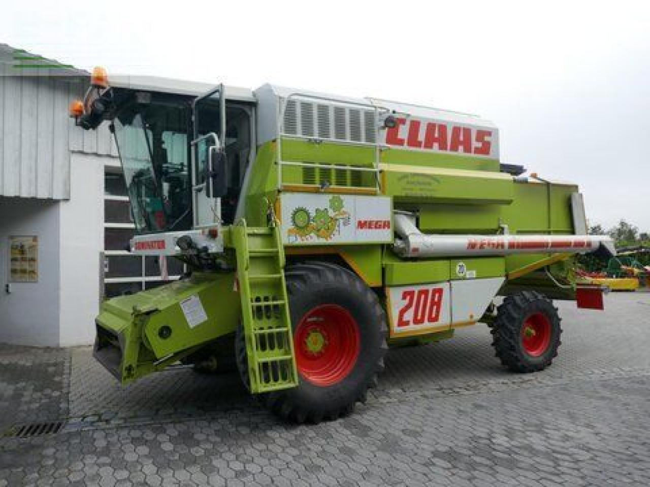 CLAAS dominator 208 mega - Combine harvester: picture 1 CLAAS dominator 208 mega - Combine harvester: picture 1