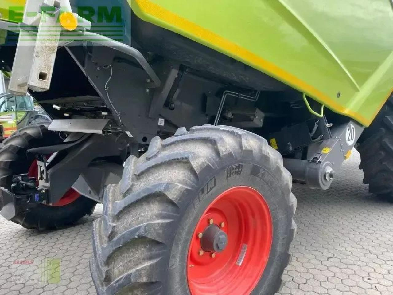 Combine harvester CLAAS tucano 420 m. vario 540 +tw: picture 12