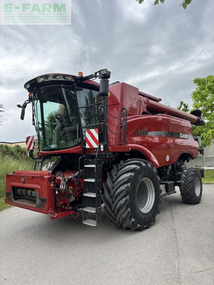 Case-IH axial-flow 6140 - Combine harvester: picture 2 Case-IH axial-flow 6140 - Combine harvester: picture 2