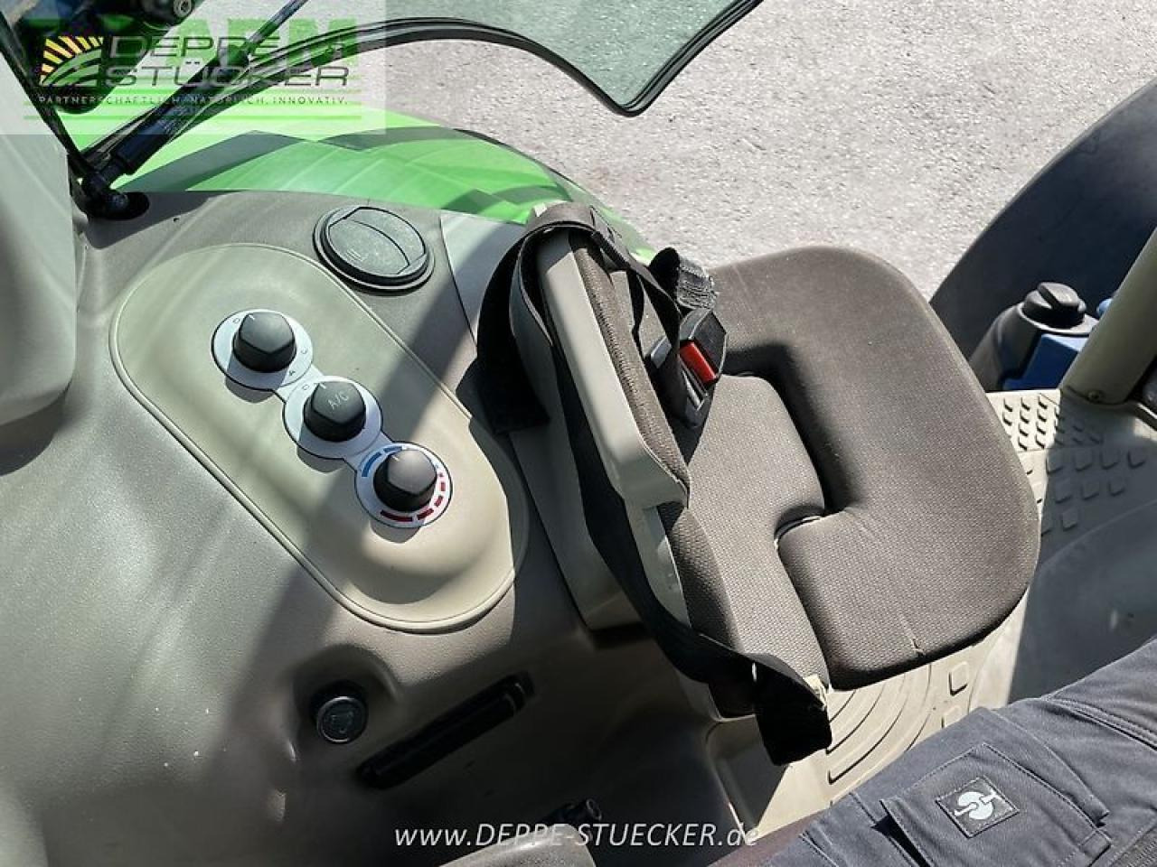 Farm tractor Deutz-Fahr 6130.4 p: picture 7