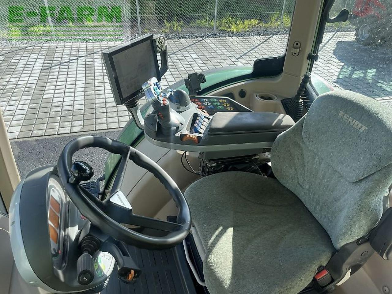 Farm tractor Fendt 724 vario: picture 10