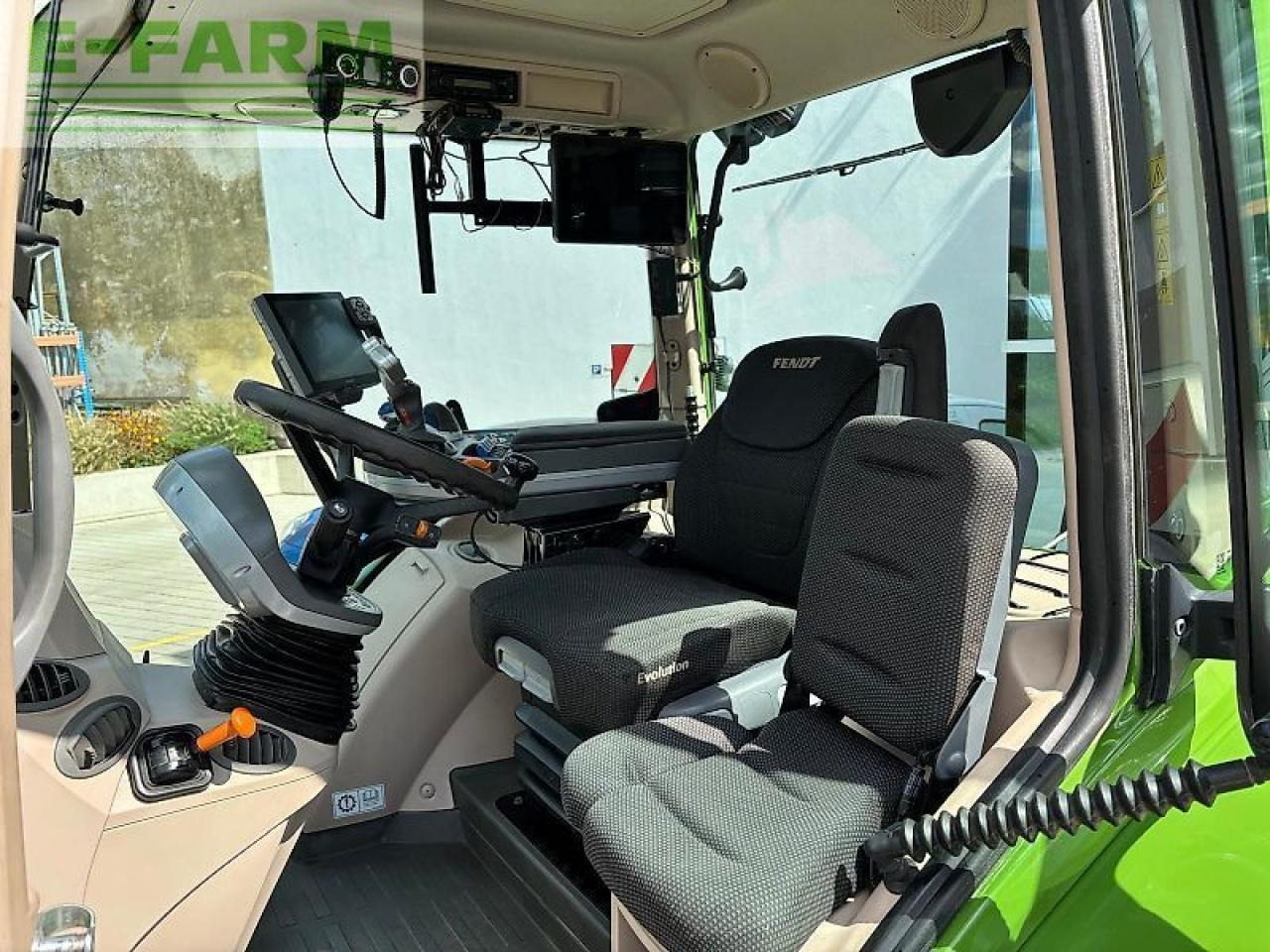 Farm tractor Fendt 724 vario: picture 13