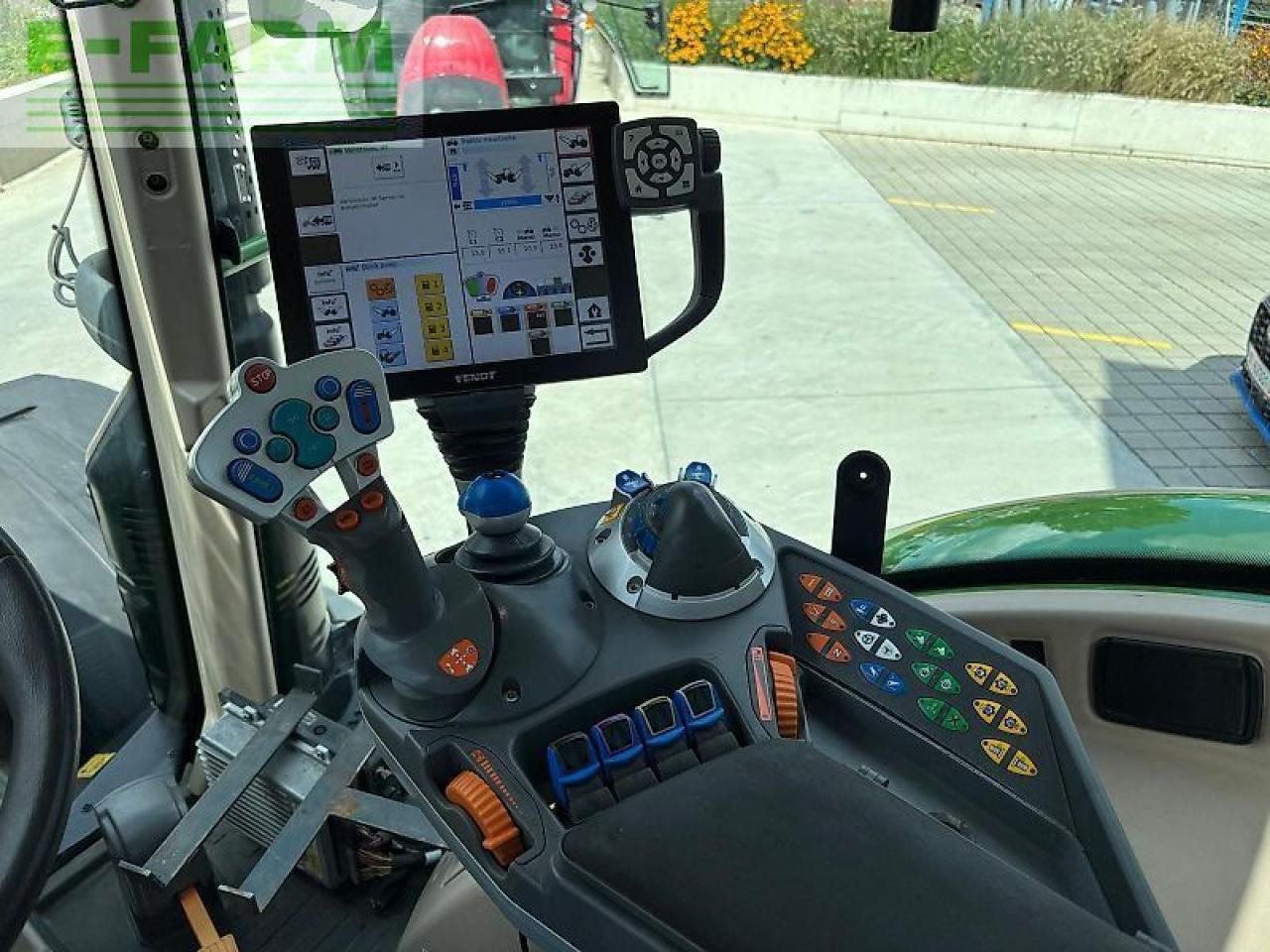 Farm tractor Fendt 724 vario: picture 11
