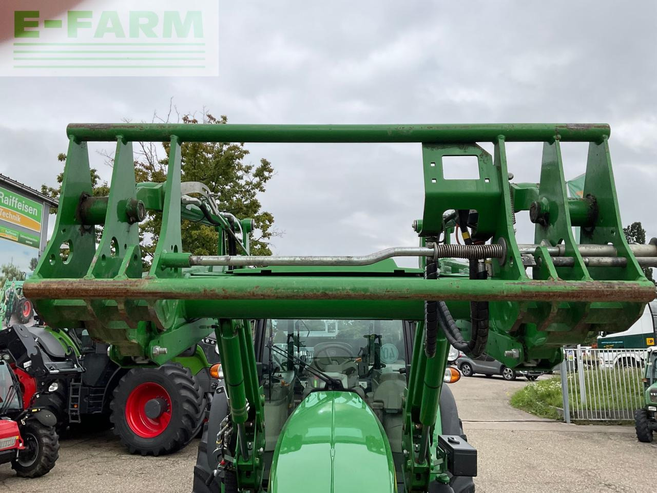 Farm tractor John Deere 5090R: picture 11 Farm tractor John Deere 5090R: picture 11