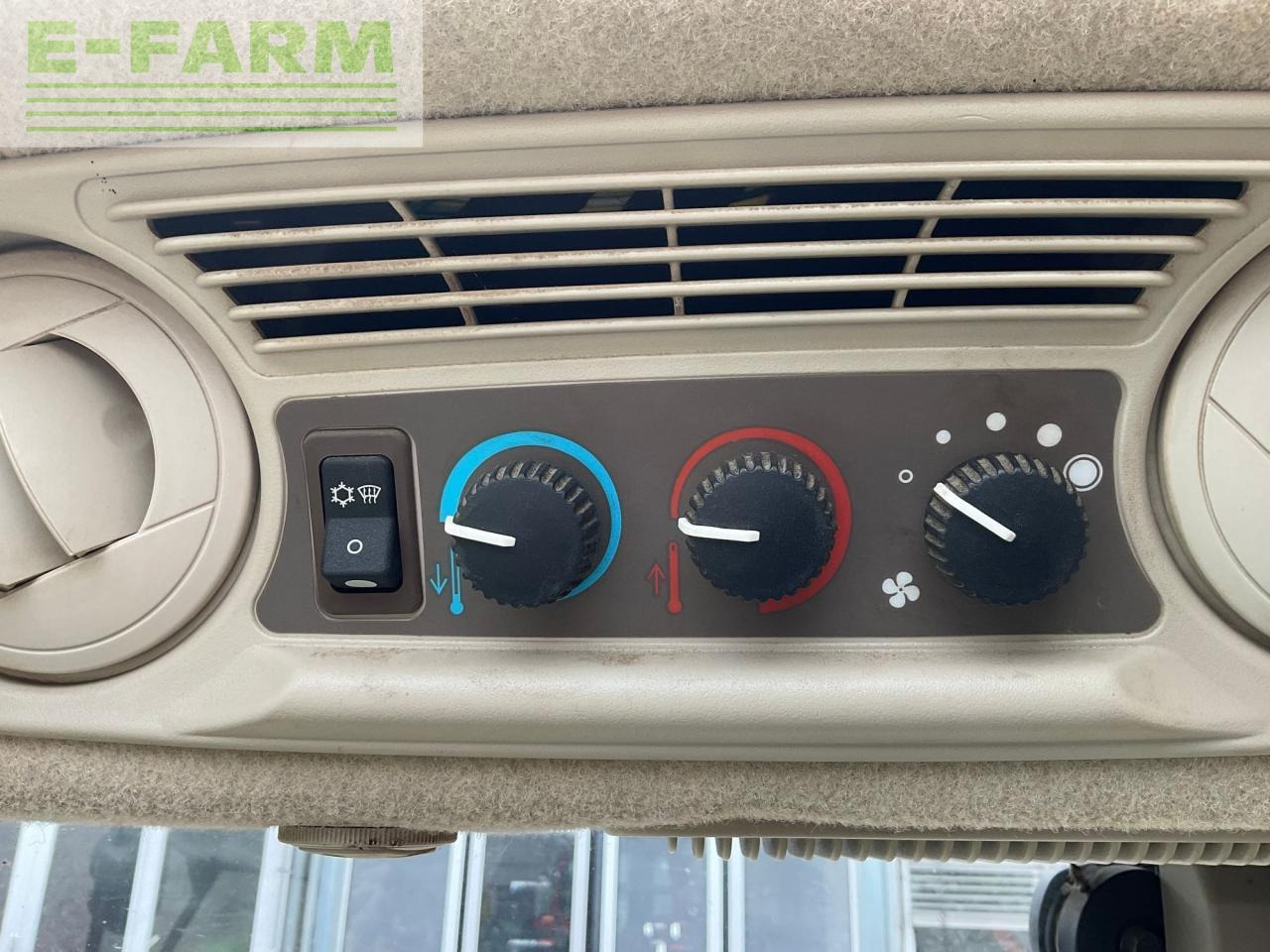 Farm tractor John Deere 5090R: picture 18 Farm tractor John Deere 5090R: picture 18