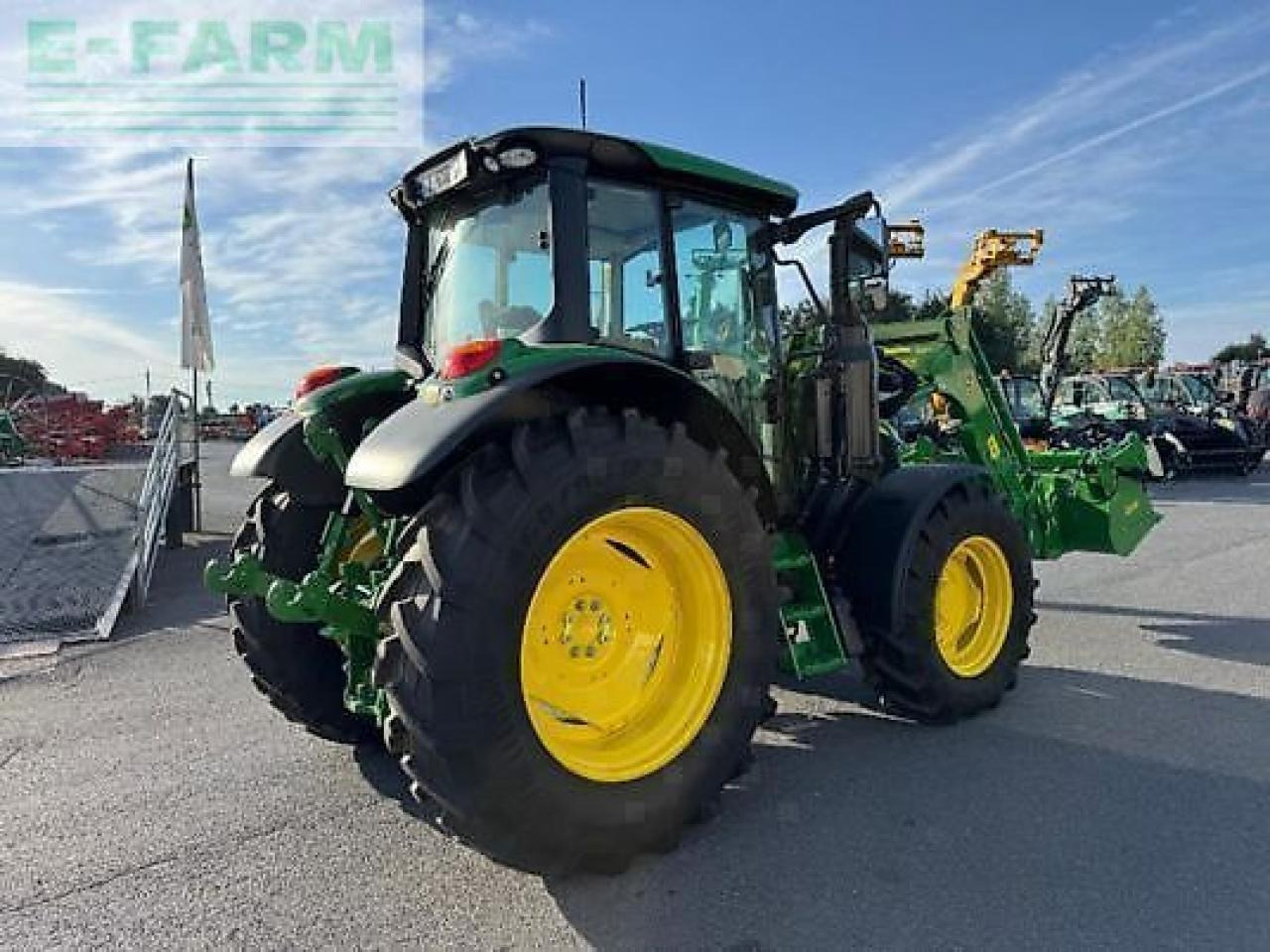John Deere 6100m - Farm tractor: picture 4 John Deere 6100m - Farm tractor: picture 4