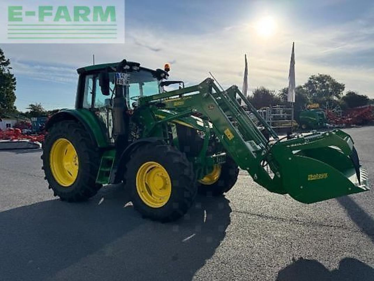 John Deere 6100m - Farm tractor: picture 3 John Deere 6100m - Farm tractor: picture 3