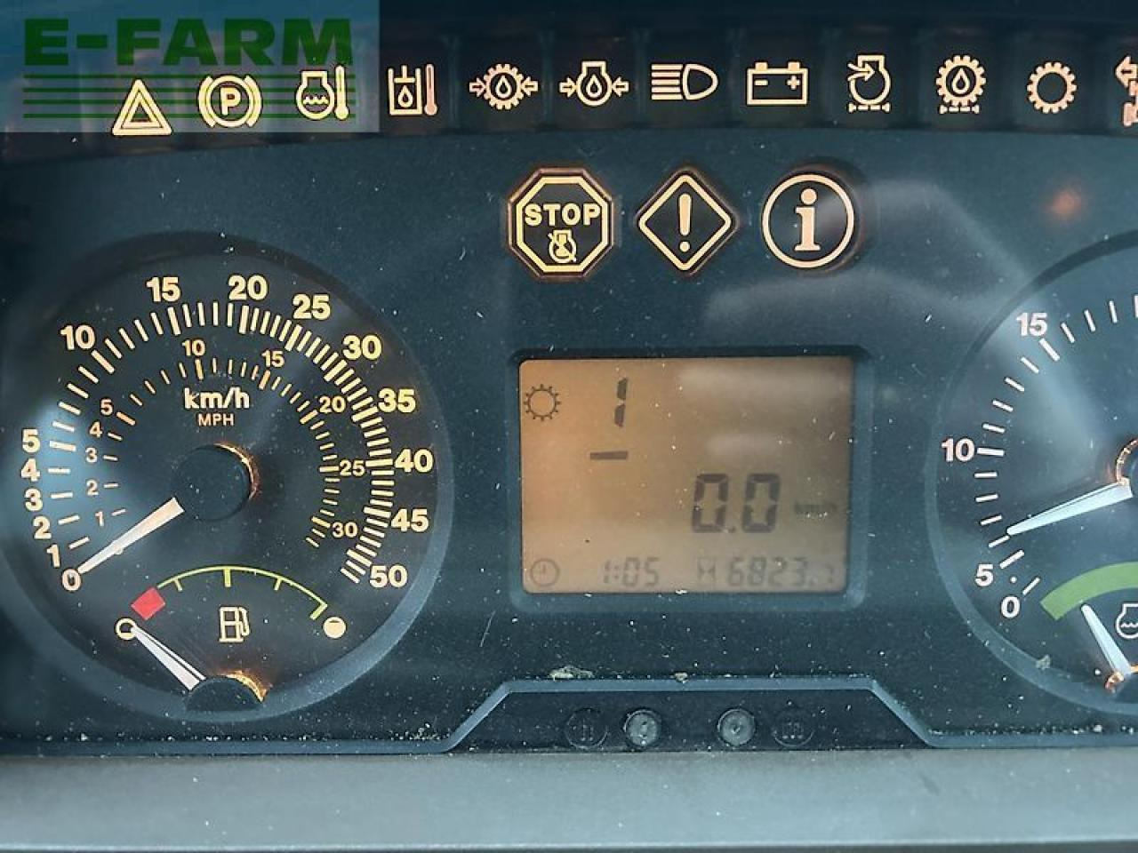 John Deere 6110 - Farm tractor: picture 5 John Deere 6110 - Farm tractor: picture 5