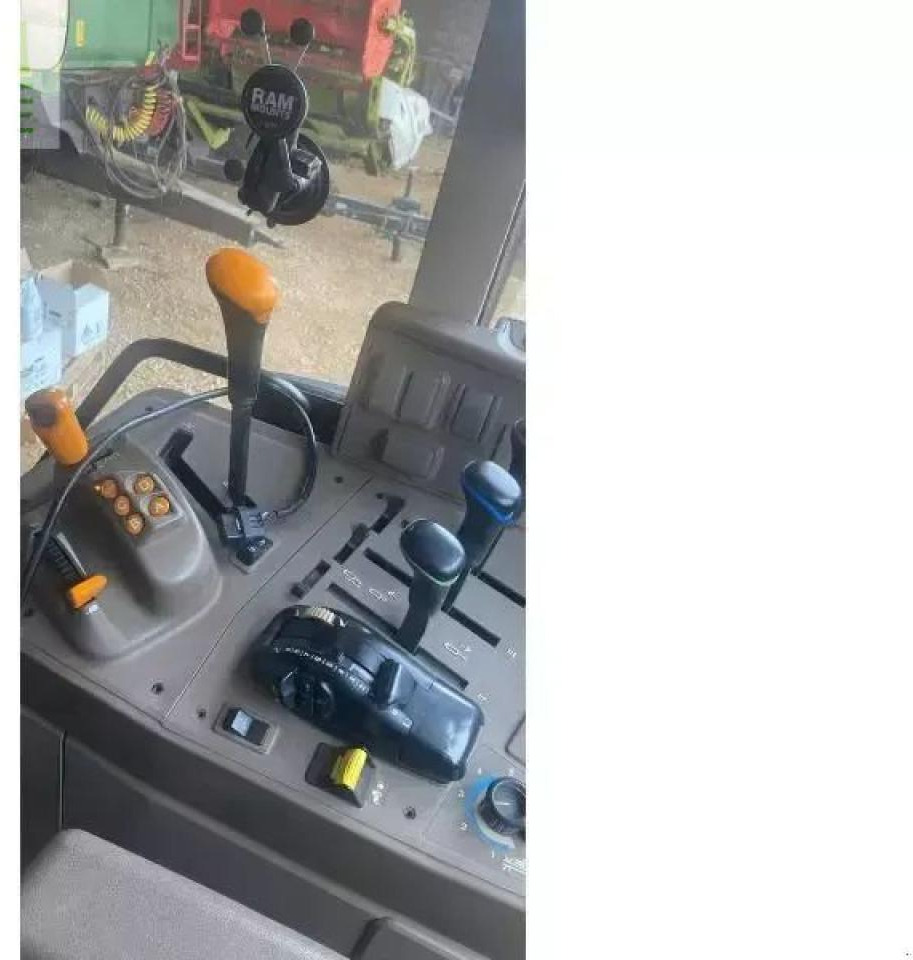 John Deere 6110m - Farm tractor: picture 5 John Deere 6110m - Farm tractor: picture 5