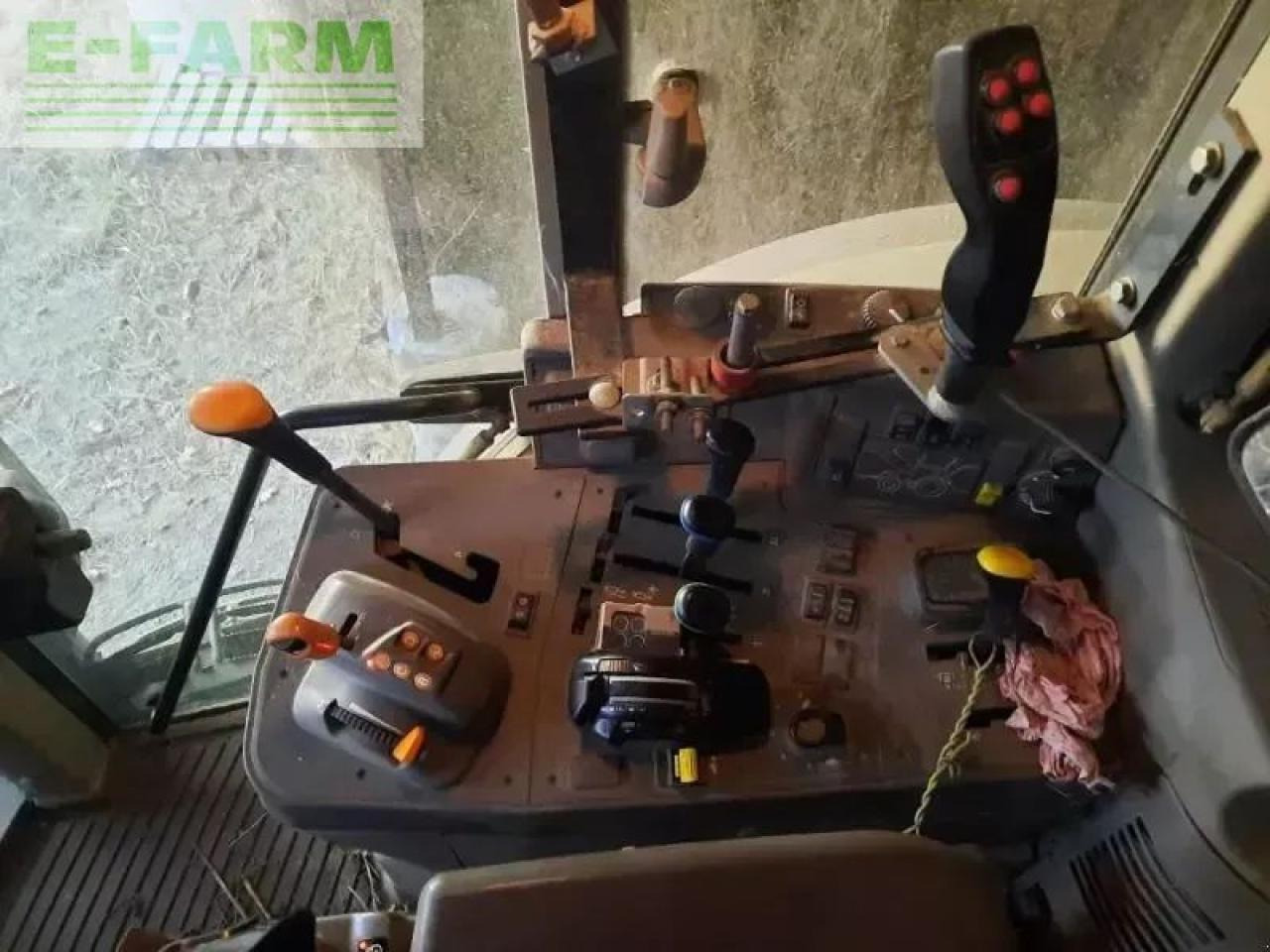 John Deere 6110m - Farm tractor: picture 2 John Deere 6110m - Farm tractor: picture 2