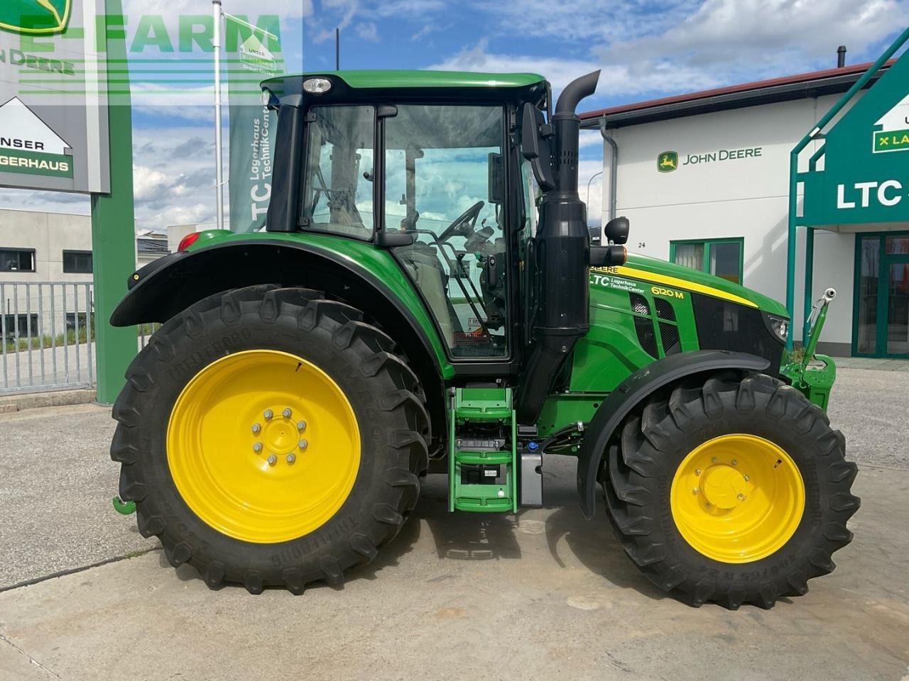 John Deere 6120M - Farm tractor: picture 5 John Deere 6120M - Farm tractor: picture 5