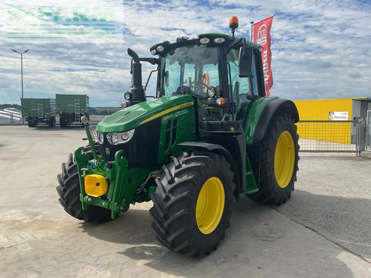 John Deere 6120M - Farm tractor: picture 1 John Deere 6120M - Farm tractor: picture 1