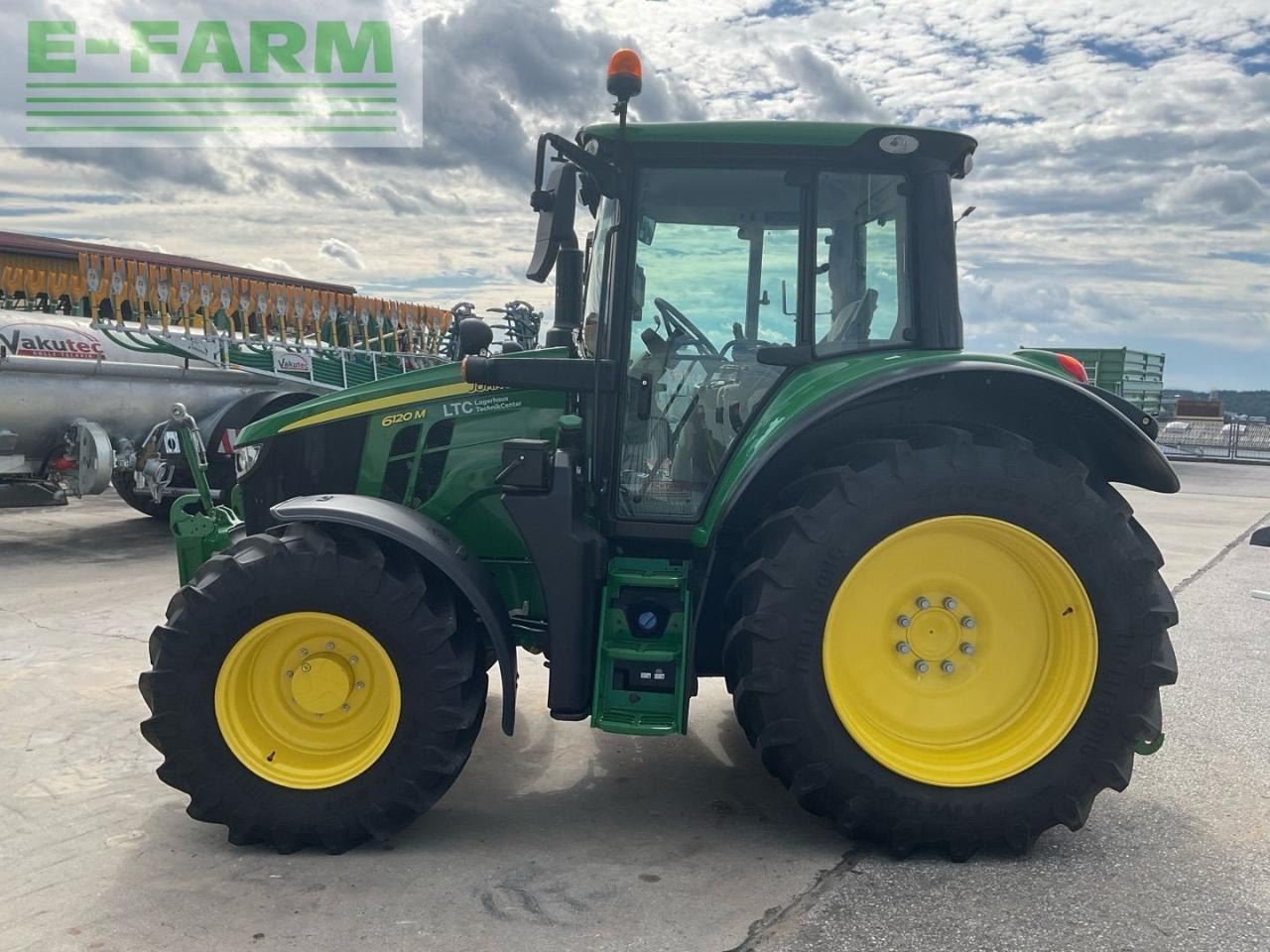 John Deere 6120M - Farm tractor: picture 2 John Deere 6120M - Farm tractor: picture 2