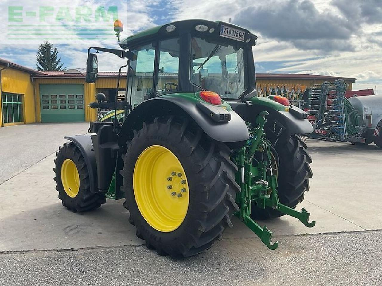 John Deere 6120m - Farm tractor: picture 4 John Deere 6120m - Farm tractor: picture 4