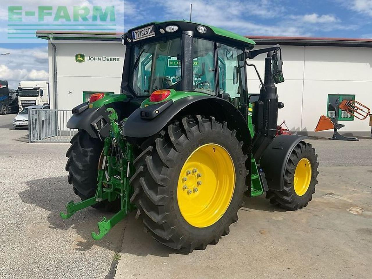 John Deere 6120m - Farm tractor: picture 3 John Deere 6120m - Farm tractor: picture 3