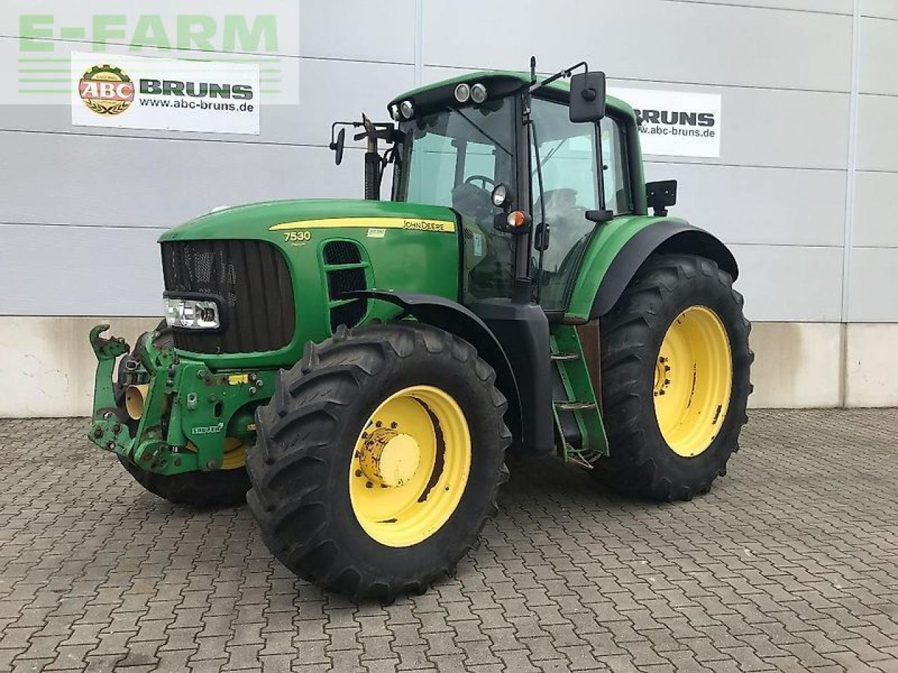 John Deere 7530 - Farm tractor: picture 1 John Deere 7530 - Farm tractor: picture 1
