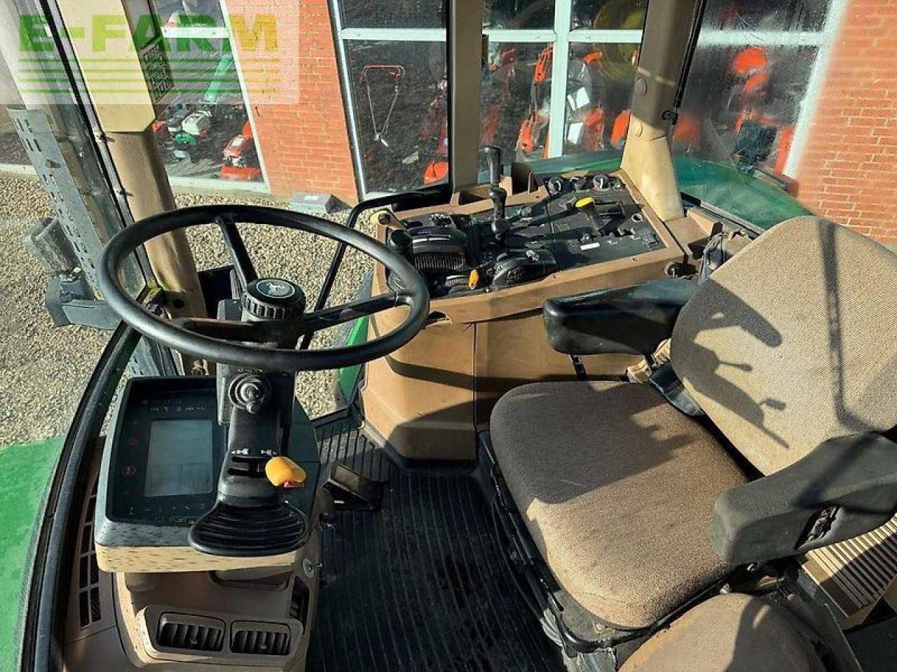 Farm tractor John Deere 7710: picture 9