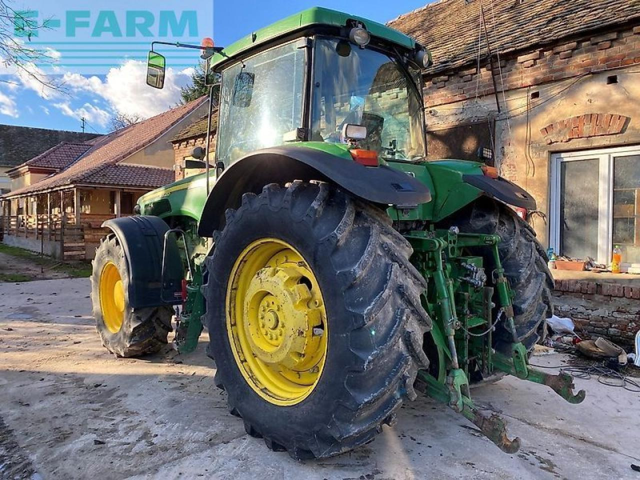 Farm tractor John Deere 8320: picture 6