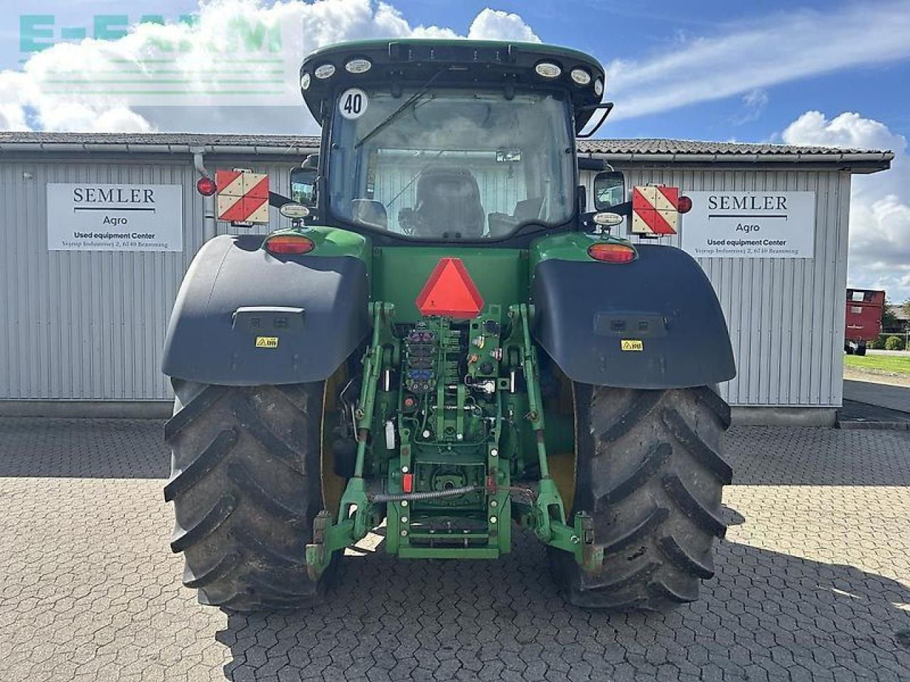Farm tractor John Deere 8320r: picture 13 Farm tractor John Deere 8320r: picture 13