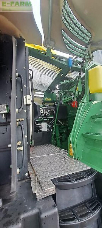 Forage harvester John Deere 8400: picture 11