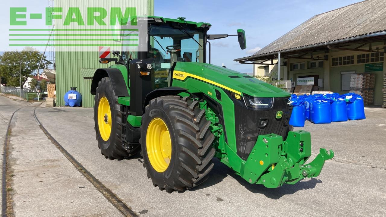 John Deere 8R370 - Farm tractor: picture 4 John Deere 8R370 - Farm tractor: picture 4