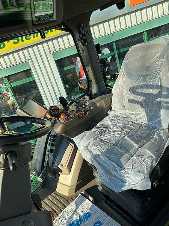 Farm tractor John Deere 8r370: picture 10
