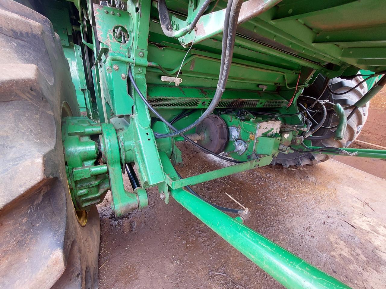 John Deere 9640WTS HillMaster - Combine harvester: picture 1 John Deere 9640WTS HillMaster - Combine harvester: picture 1