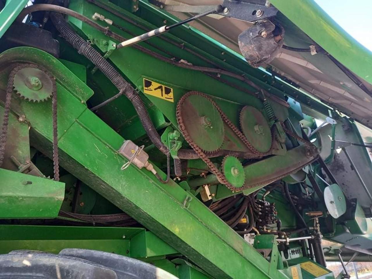 Combine harvester John Deere W650: picture 16