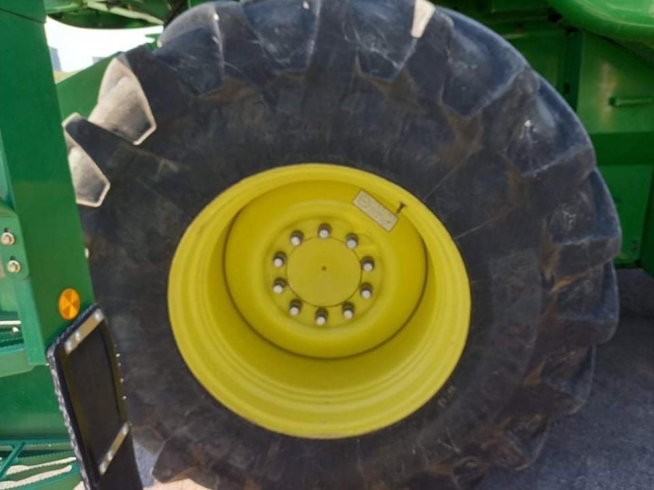 Combine harvester John Deere W650: picture 17