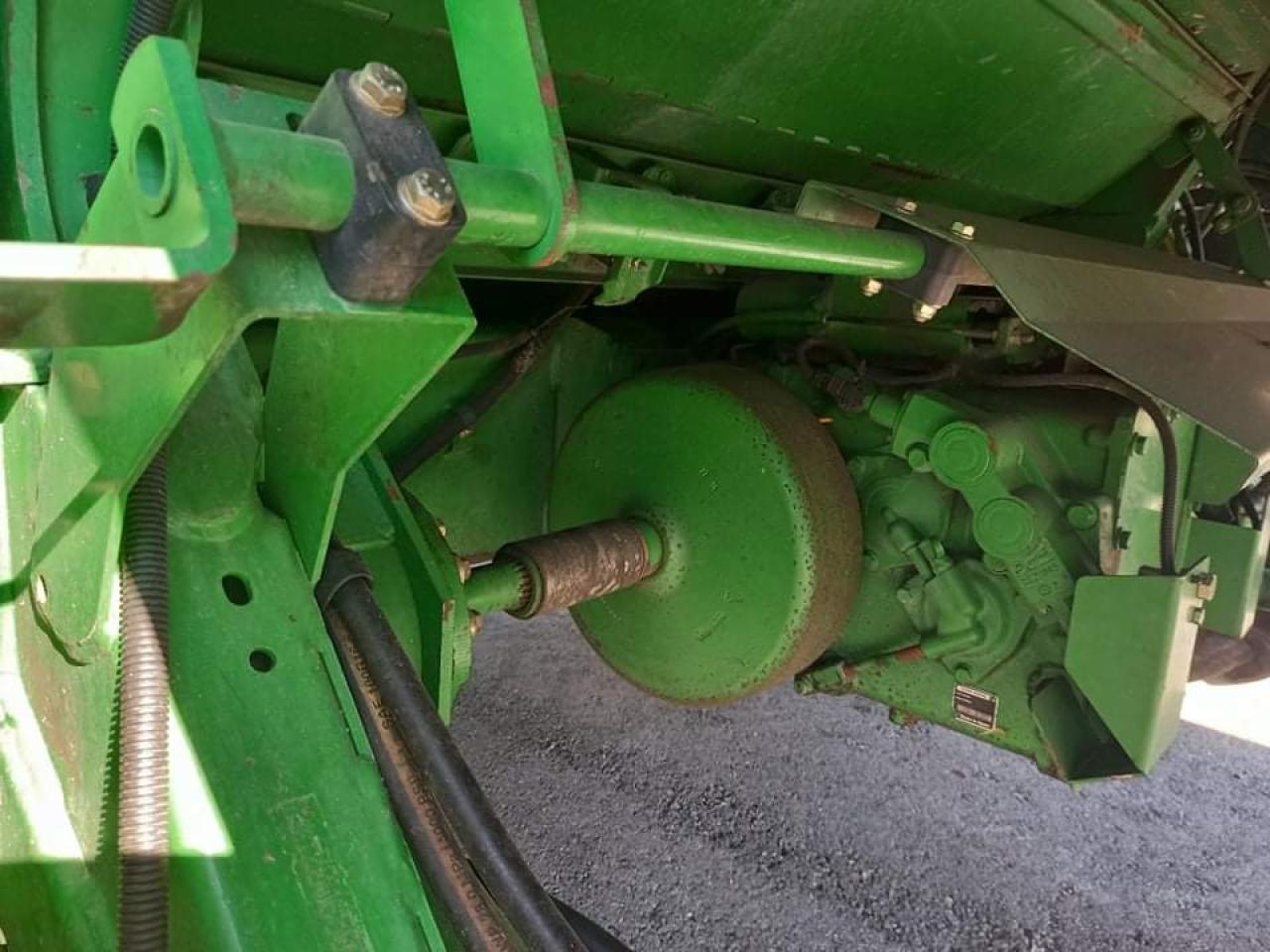 Combine harvester John Deere W650: picture 15