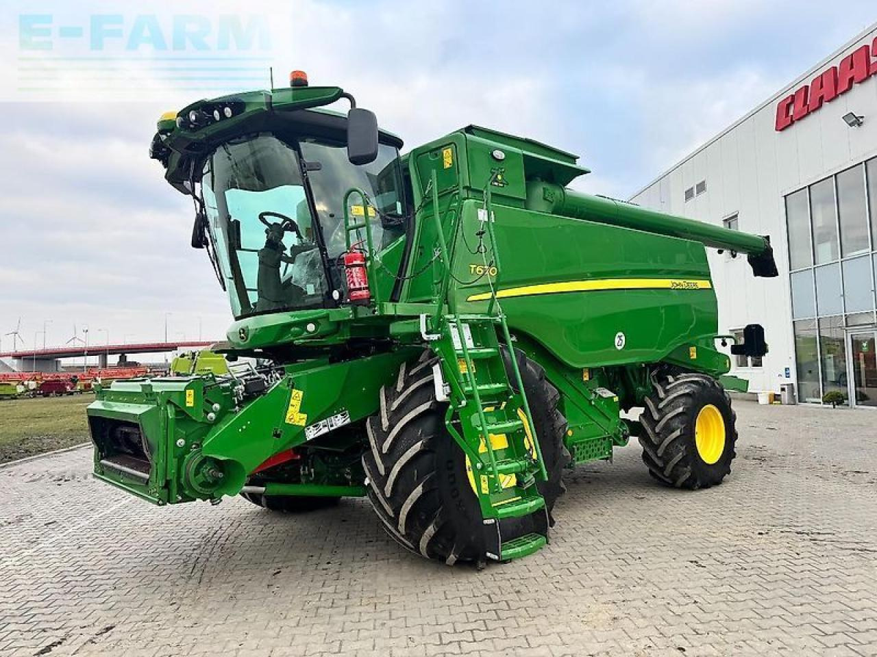 John Deere t670i - Combine harvester: picture 1 John Deere t670i - Combine harvester: picture 1
