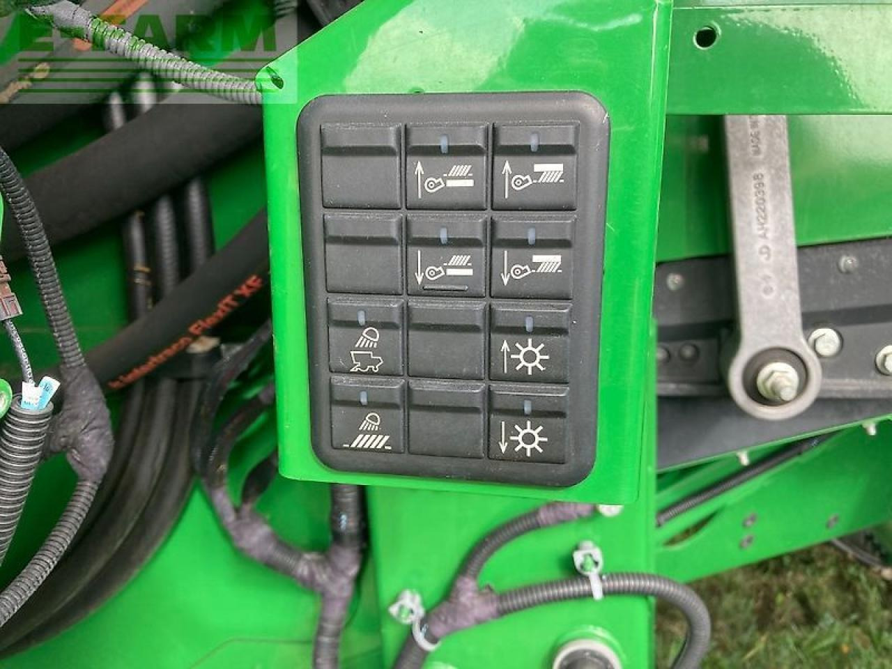 Combine harvester John Deere x9 1100: picture 16