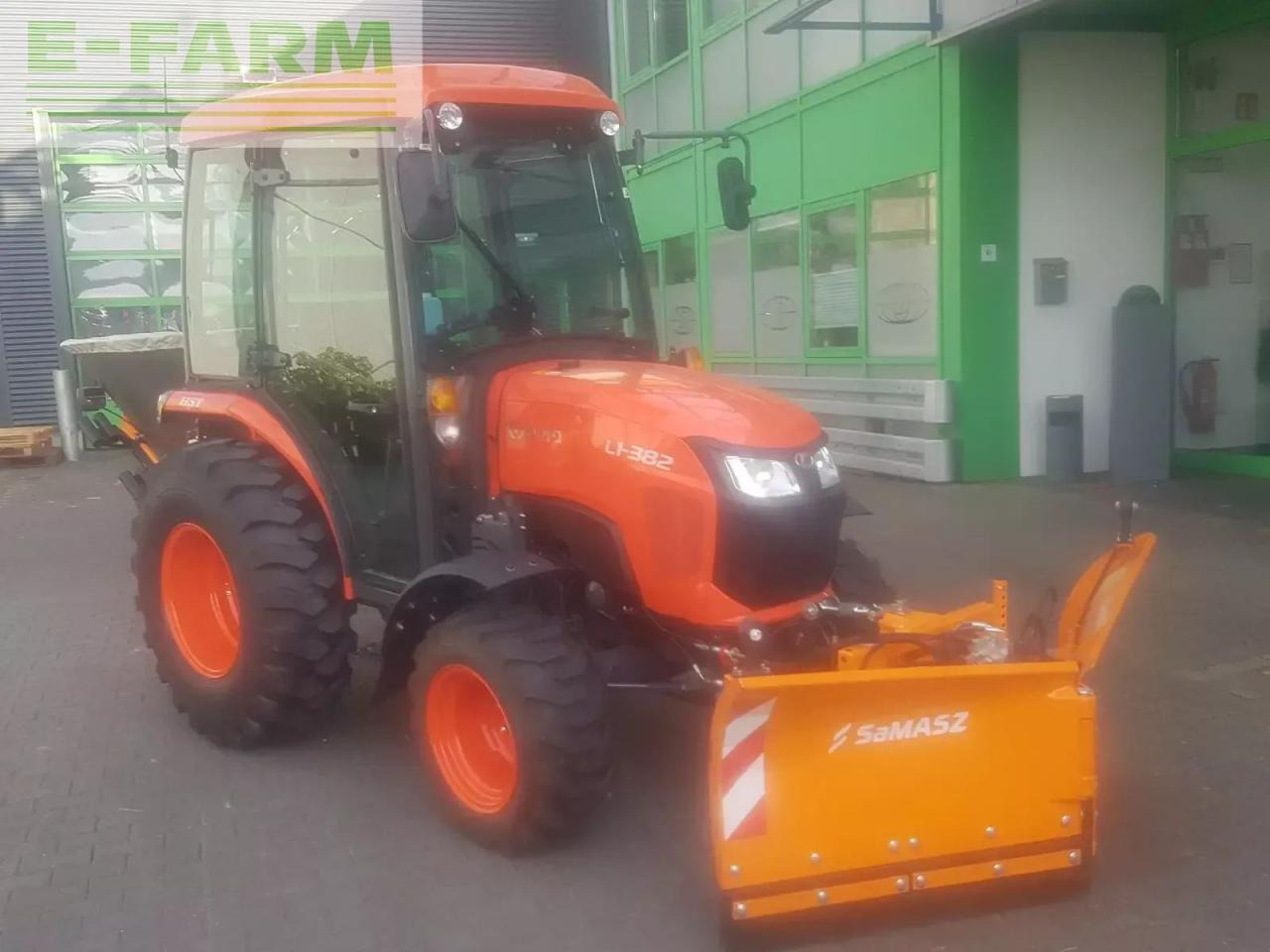 Farm tractor Kubota l1-382 winterdienstpaket: picture 7