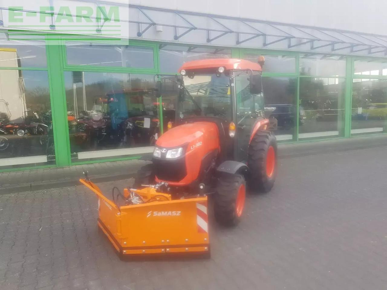 Farm tractor Kubota l1-382 winterdienstpaket: picture 9