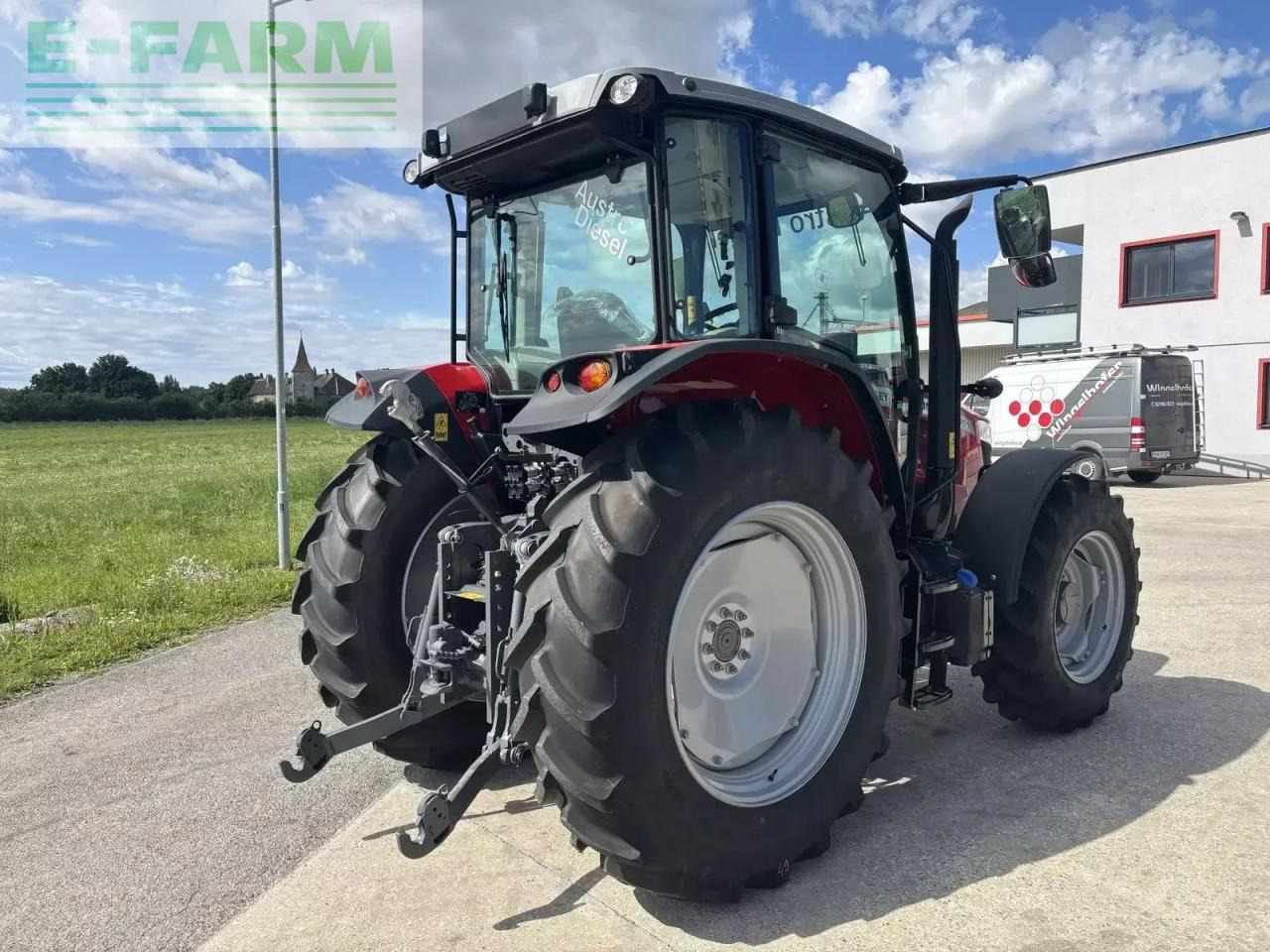 Farm tractor Massey Ferguson 5711 m dyna 4 comfort: picture 7