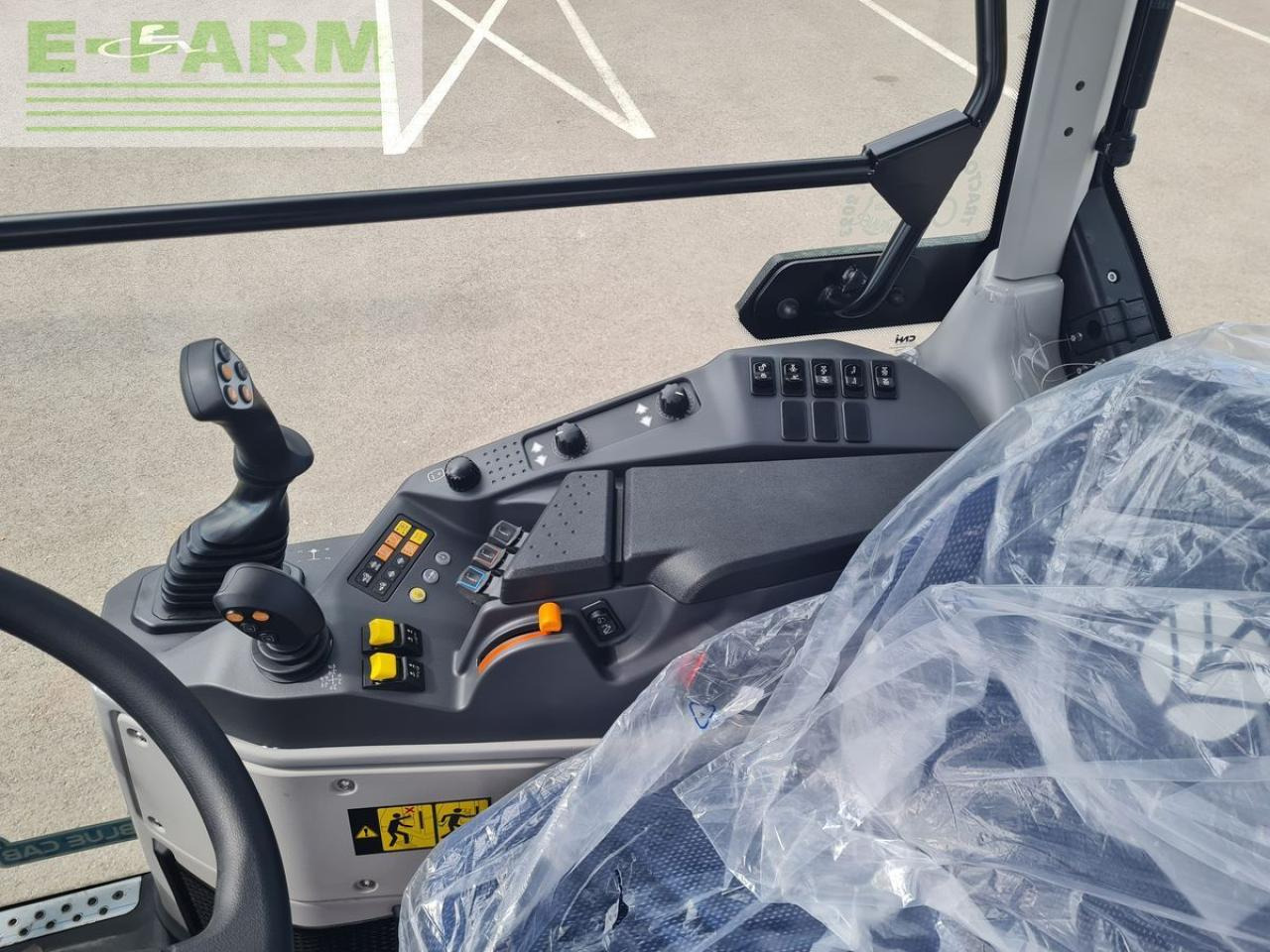 Farm tractor New Holland t4.100 f (stage v) F: picture 24