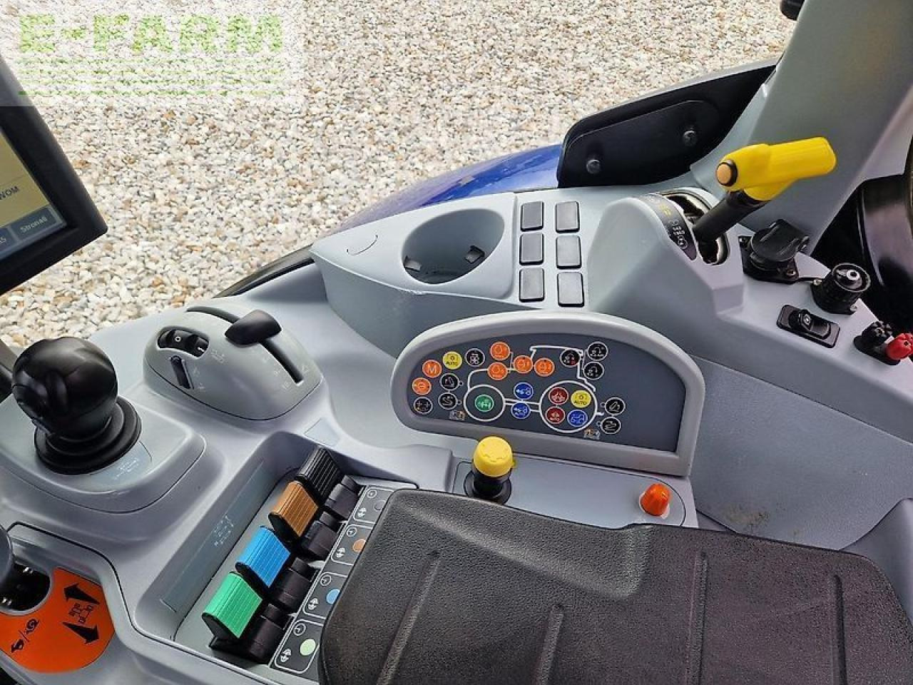 Farm tractor New Holland t7.225 autocommand blue power: picture 9