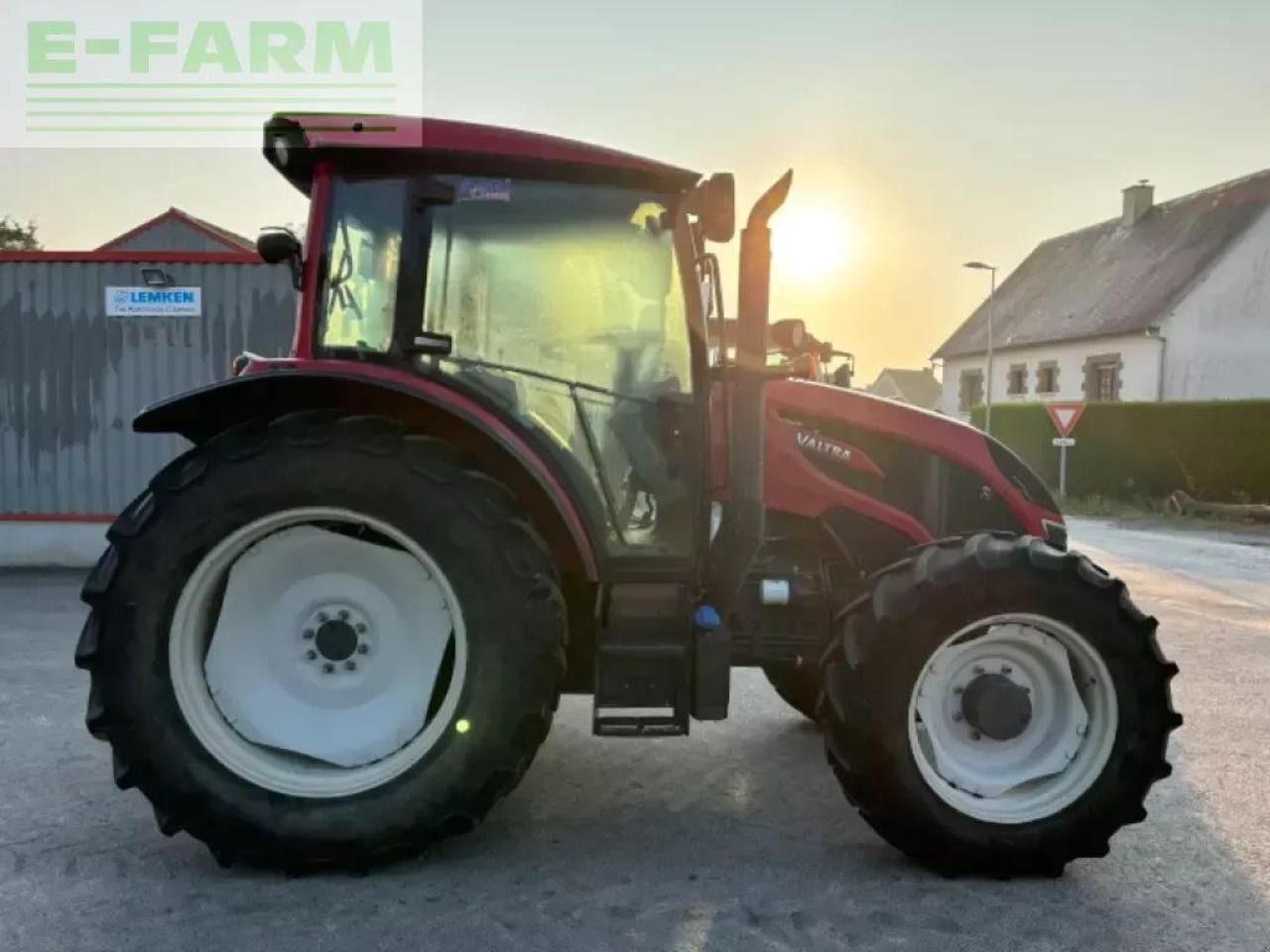 Valtra a104 classic - Farm tractor: picture 2 Valtra a104 classic - Farm tractor: picture 2