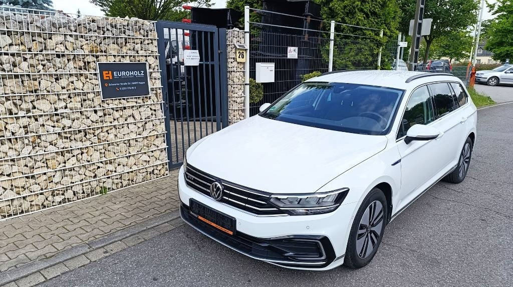 Car Volkswagen Passat GTE 1.4 Plug-In-Hybrid, Batterie neu, Navi: picture 1