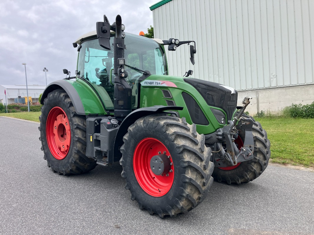 Farm tractor Fendt 724 PowerPlus mit Frontkraftheber: picture 11