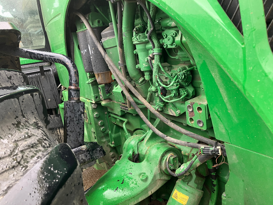 John Deere 8310R - Farm tractor: picture 3 John Deere 8310R - Farm tractor: picture 3