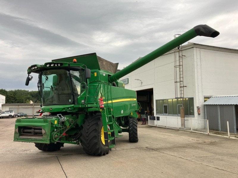 John Deere T560 mit 622R Schneidwerk - Combine harvester: picture 1 John Deere T560 mit 622R Schneidwerk - Combine harvester: picture 1
