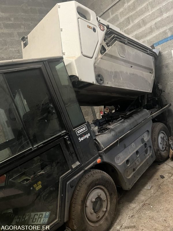 BALAYEUSE SCHMIDT SWINGO 2001+ UNE BALAYEUSE BOSCHUNG 2001 - Road sweeper: picture 3 BALAYEUSE SCHMIDT SWINGO 2001+ UNE BALAYEUSE BOSCHUNG 2001 - Road sweeper: picture 3