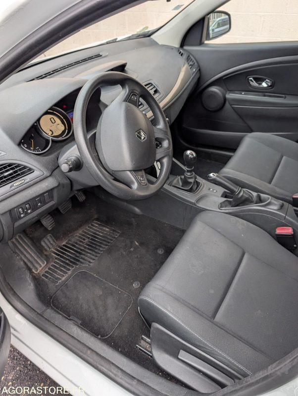 BERLINE MEGANE RENAULT 1.5 DCI BON ETAT 5 PLACES 200 010 KM - Car: picture 2 BERLINE MEGANE RENAULT 1.5 DCI BON ETAT 5 PLACES 200 010 KM - Car: picture 2