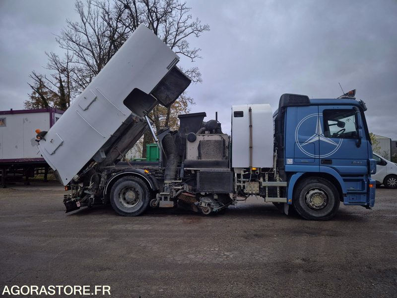Balayeuse Eurovoirie Optifant 70 TA THP - 2012 - 242 000 heures - Road sweeper: picture 5 Balayeuse Eurovoirie Optifant 70 TA THP - 2012 - 242 000 heures - Road sweeper: picture 5